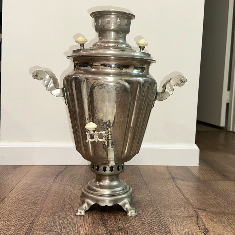 1983 Antique Russian Brass Coil Samovar Made in USSR. Hardly used.